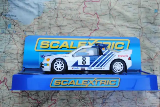 Bestel Nu ScaleXtric C3156 Ford RS 200 No.8 Kalle Grundel 1986 Rally of Sweden